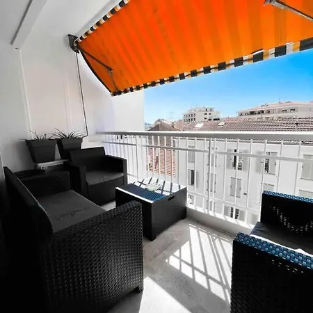 شقة T3 - Lumineux Centre - Clim-wifi-parking كان